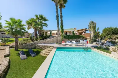 Image de Grande villa sicilienne avec piscine près de Syracuse et bord de mer avec climatisation et Wi-Fi