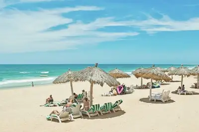 Image de Meet at the Sea - Las Palomas Nouveau À La Piscine De Location avec lit superposé supplémentaire