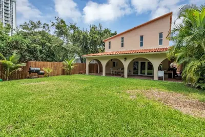 Image de 64 · Villa familiale au coeur de Brickell, à 15 minutes de SoBe! Modifier la liste Prévisualiser la liste