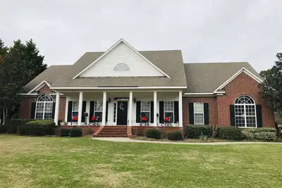 Image de Location De MAÎTRES - Maison en briques sur mesure 8. 8 km de l'Augusta National!