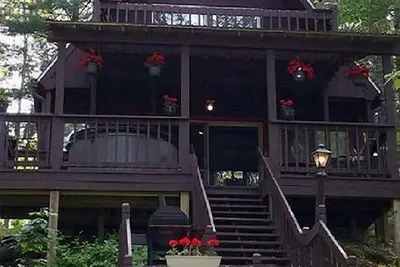 Image de Modern A-Frame with beautiful view of Lake Logan in The Hocking Hills!