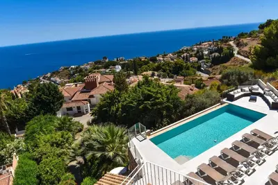 Image de Villa de 4 chambres, piscine privée et jacuzzi