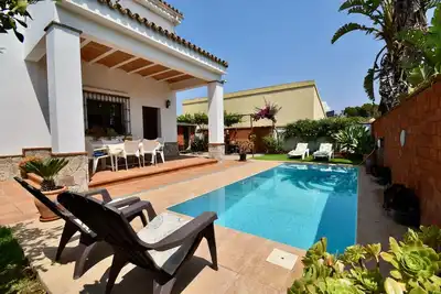 Image de Villa avec bel extérieur pour profiter du soleil