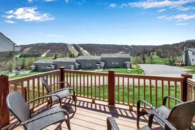 Image de Disponibilité de dernière minute! Élégant, moderne et accessible à pied à Holiday Valley