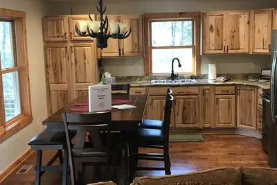 Image de Magnifique chalet! Courte distance en voiture d'une plage de sable