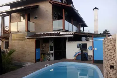 Image de maison 3 étages 250 m plage couronnée