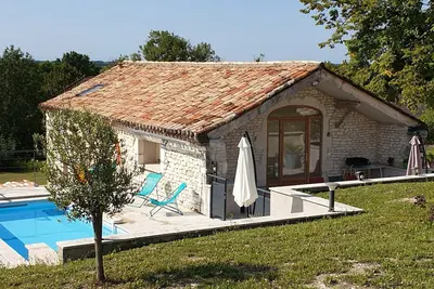 Image de Gites du Moulin, maison individuelle, piscine chauffee avec vue.
