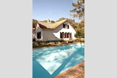 Image de Grande villa avec piscine - Vacances avec tout l'espace et tranquillité!
