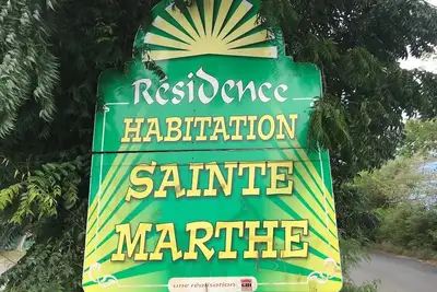 Image de Appartement Carbet-Coco : T1 80 m2 (interieur + terrasse) + très grande piscine