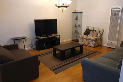 Image de 3br 2ba + Bonus Living Rm/ Drive or take bart to San Francisco