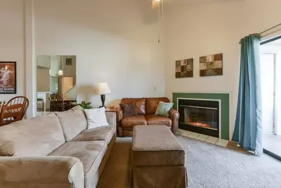 Image de Bella Restare - 8-10 personnes, à pied de la piscine intérieure / extérieure du club-house, bain à remous! !