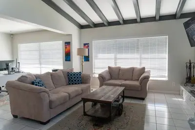 Image de Près du centre-ville de Tampa! Grande maison disponible pour votre séjour!