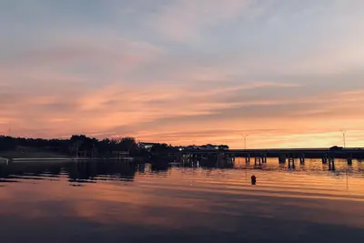 Image de Bungalow classique sur le bras Colorado du lac Lbj