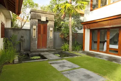 Image de Villa avec piscine privée Canggu, à quelques minutes à pied du célèbre club de plage finlandais