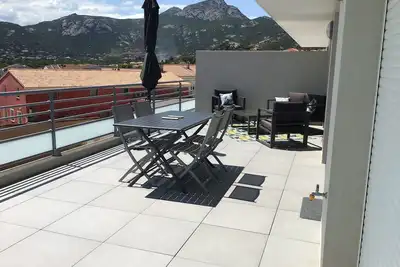 Image de Calvi lumineux T3 dernier étage 65m2  vue panoramique, 4 pers, 2 ch, parking