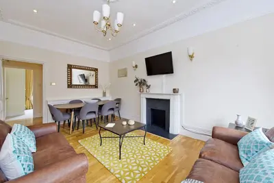 Image de Dernier étage, Rosary Gardens Two Bed