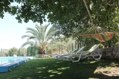 Image de Cottage avec piscine familiale et piscine pour enfants