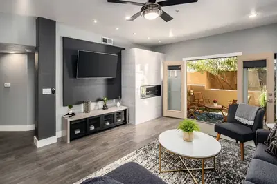 Image de Au coeur de la vieille ville de Scottsdale! Vélos inclus! Marchez ou faites du vélo vers les points chauds!