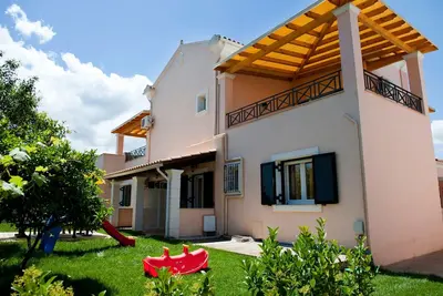 Image de Charmante et bien située appartements de 2 chambres villa à Acharavi