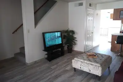 Image de Tempe Townhouse à distance de marche de Asu / Mill Ave & 5 min de l'aéroport Sky Harbor