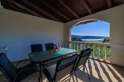 Image de Appartement de deux chambres avec la terrasse et la vue sur le mer Lopar, Rab (A-18005-c)