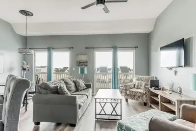 Image de Magnifique maison acceptant les chiens avec piscine / bain à remous et accès à la plage partagés