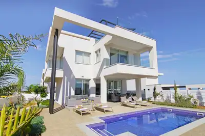 Image de Amelia - Villa de 3 chambres à distance de marche de la plage de sable doré
