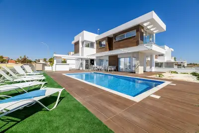 Image de Infinity View Villa - Charming Ayia Thekla Getaway