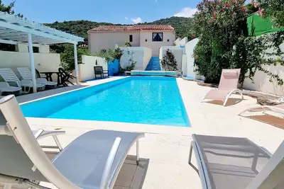 Image de Grande maison, superbes vues sur mer et Mont Hélène. piscine de 12, 5 x 4 m,