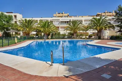 Appartement en bord de mer, avec piscine et zones urbaines. Zarati