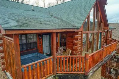 Image de Cabane de luxe près de l'accès à la piscine intérieure de Dollywood RÉSERVEZ Aujourd'hui