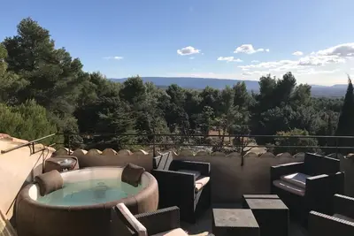 Image de Cottage indépendant dans un domaine provençal vue imprenable jaccuzi piscine