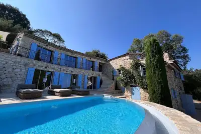 Image de Nouveau! ! Vue mer panoramique avec piscine chauffée! Mas provençal rénové