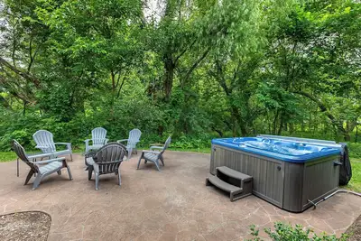 Image de ^^ Dog Friendly ^^ 4 très grands lits ~ bain à remous extérieur ~ table de billard ~ cheminée ~ jeu d'arcade