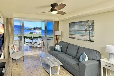 Image de Prestine * Chic * Beachy et entièrement rénové et Oceanfront