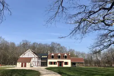 Image de Propriété de 320m2 avec piscine chauffée à 115km au sud de Paris