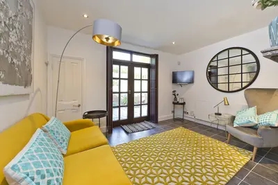 Image de Maisonnette toute neuve avec jardin