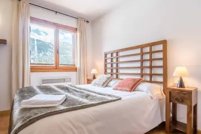 Image de 2 bedroom apartment with balcony and 2 bath. El Tarter. Esq51