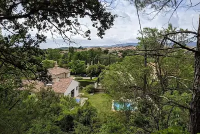 Image de Maison au pied du Luberon 160 m2 en bordure de forêt avec piscine