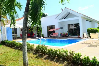 Image de Charmante maison à Carmen de Apicalá, Colombie, piscine, copropriété, barbecue, zones vertes