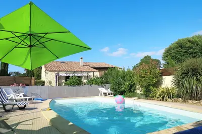 Image de Merveilleuse maison de vacances privée pour 5 personnes avec piscine, Wifi, Tv et terrasse