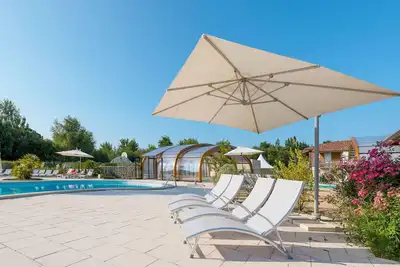 Bel appartement pour 4 personnes avec piscine, Wifi, Tv, terrasse, animaux admis et parking