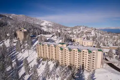 Villa avec vue sur la montagne et piscine + accès au bain à remous | Près du paradis