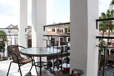 Image de Le Penthouse parfait sur la place Villamartin avec vue à l'intérieur de la place.