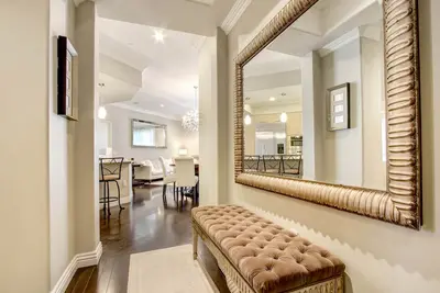 Image de Magnifique condo coin 2Bedroom / 2bath dernier étage Americana à Brand!