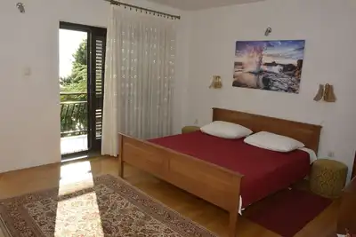 Image de Appartement de deux chambres avec le balcon et la vue sur le mer Senj (A-16279-c)