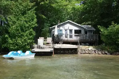 Image de Clearly Ours Too 3 + 1 Bedroom Lakefront Cottage on Clear Lake - Heart of Muskoka.