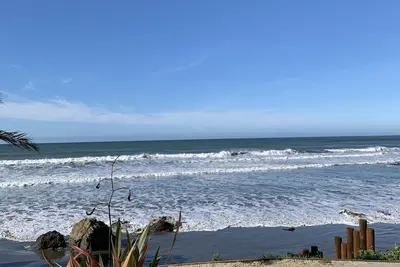 Image de Beach Front Fun! Monthly Rental Rate for a great vacation!