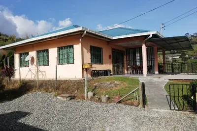 Image de Famille d'accueil à proximité de la ferme laitière Desa (5 minutes)