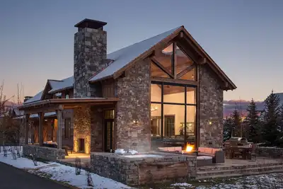 Image de Lodge de luxe au pied de Jackson Hole Mountain Resort avec navette ski.